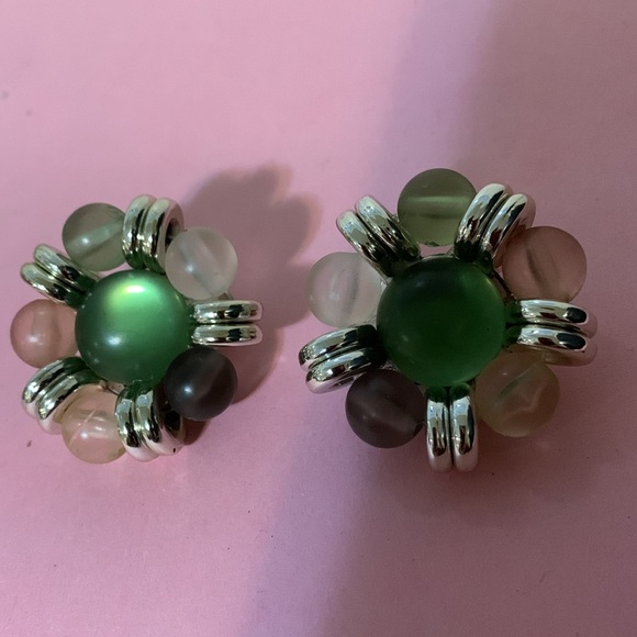 Beautiful earrings, clip on style* - Picture 3 of 6